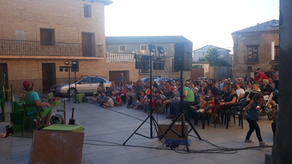 Actuación infantil en las fiestas de Sangarrén del pasado año..