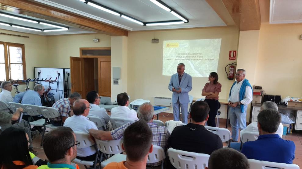 Encuentro en Campo con alcaldes, representantes empresariales y de seguridad de la zona.