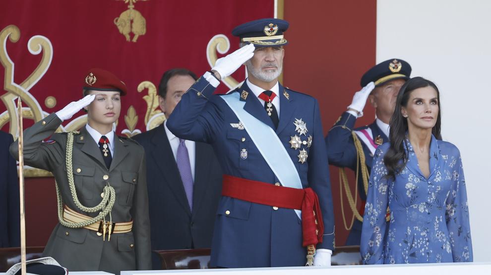 La princesa de Asturias, Leonor, el rey Felipe VI y la reina Letizia en el desfile del Día de la Fiesta Nacional en Madrid.