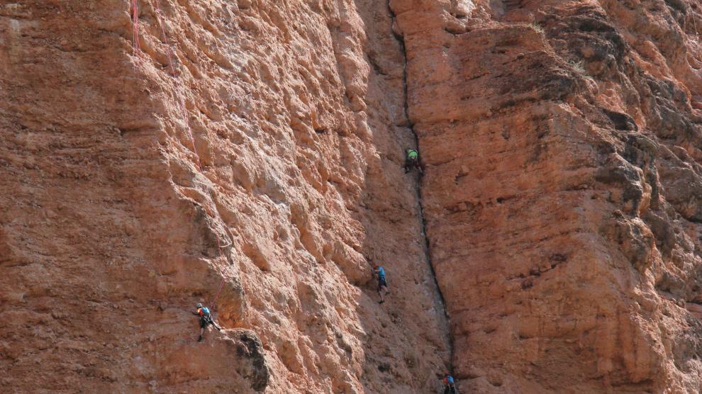 El Rally de Riglos reúne cordadas de alto nivel en los mallos.