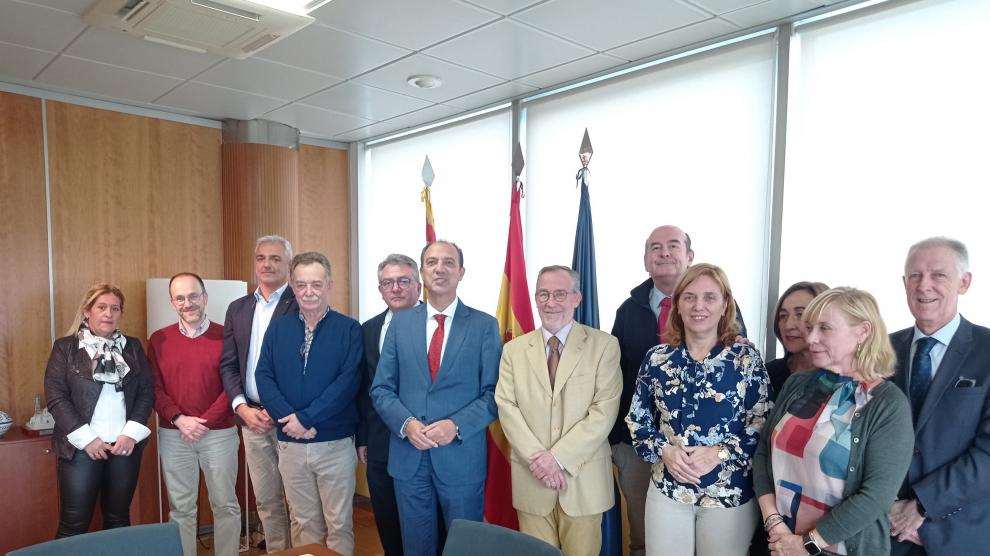 El Consejo Autonómico de Colegios de Médicos de Aragón se ha reunido este miércoles con el consejero de Sanidad aragonés, José Luis Bancalero.