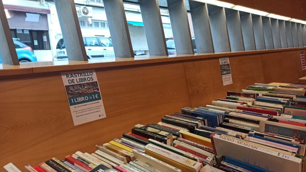 Rastrillo de libros en las bibliotecas municipales de Huesca.