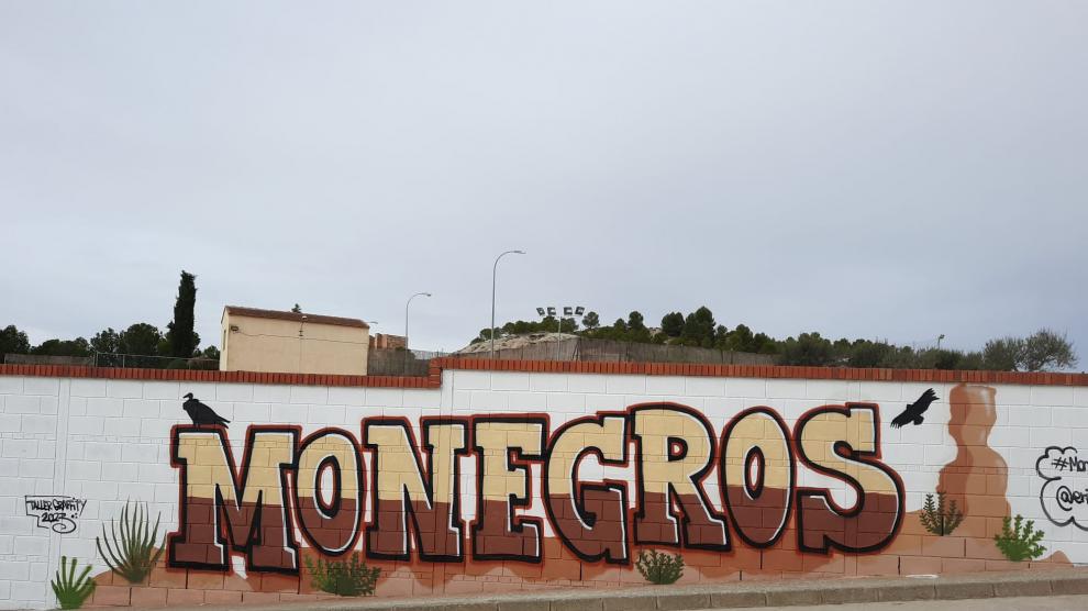 La artista ha realizado varios murales bajo el tema 'Monegros, la esencia'.