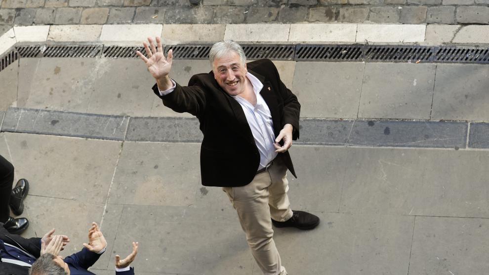 Joseba Asiron, a su salida ayer del pleno del Ayuntamiento de Pamplona como nuevo alcalde