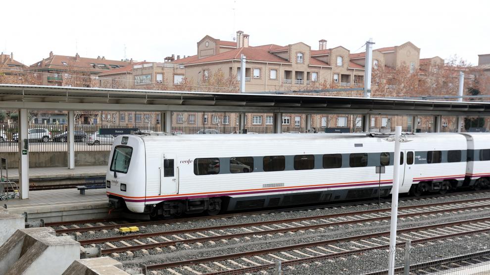 Foto reciente de un tren en la Estación Intermodal de Huesca.