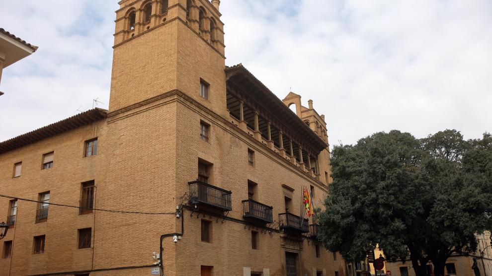 Fachada del Ayuntamiento de Huesca.