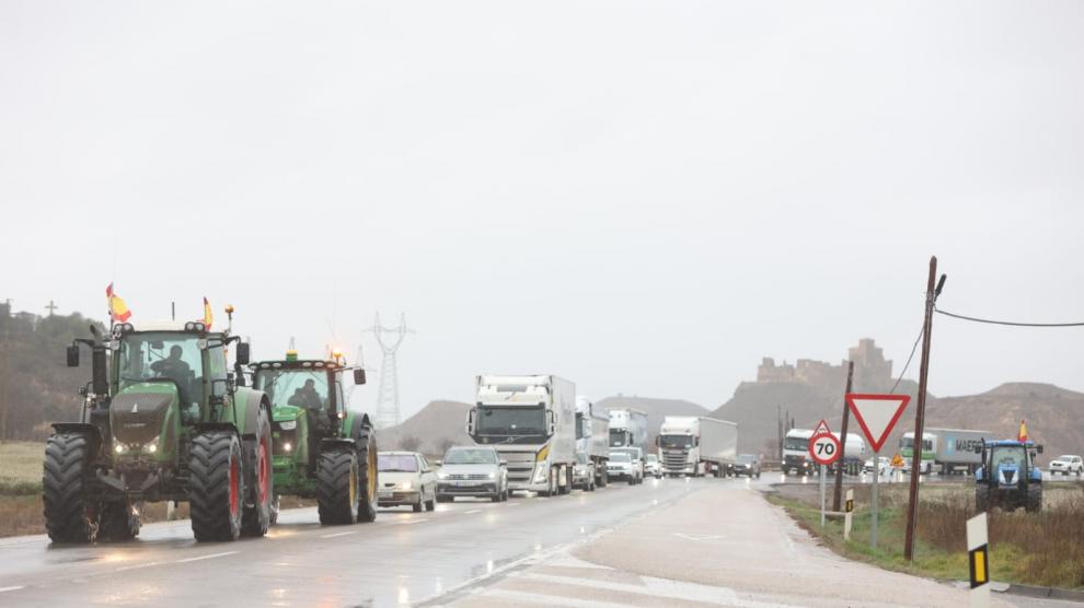 Marcha lenta de tractores en la zona de Estrecho Quinto de Huesca