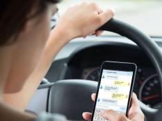 La DGT denunció a 104.000 conductores en 2018 por usar el móvil al volante
