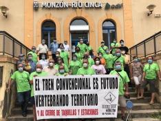 Concentración en Monzón para exigir la recuperación de servicios de Renfe