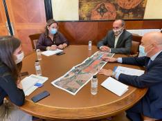 Tamarite1 reunion entre delegada gobierno rosa serrano y alcalde tamarite