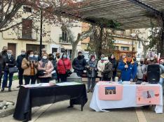 Casi 200 personas se concentraron este domingo en la plaza Ramón y Cajal de Ayerbe