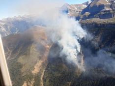 Estado que presenta el incendio en Fanlo este viernes, en las proximidades del Parque Nacional de Ordesa y Monte Perdido.