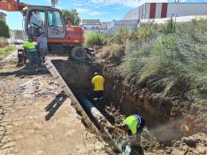 Trabajos de arreglo de la tubería general de suministro de Agua en Binéfar.