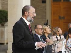 El presidente de Aragón, Javier Lambán, en rueda de prensa tras la reunión mantenida este jueves para hacer balance de su gestión durante el año. FOTO