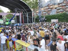 La plaza Sanlure ya reunió a un millar de jóvenes en la última edición del Fiestón del Verano, que se celebró en 2019.