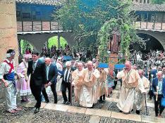 graus fiestas Participantes en la procesión de San Vicente, a su llegada este martes a la Basílica de la Peña.