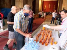 Tras la eucaristía se repartió torta y melocotón con vino entre los asistentes. loreto cofrade día 2022