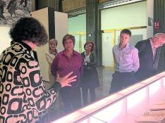 sancho 1 La vicepresidenta de la DPH, Elisa Sancho, visita la exposición en el Instituto Cervantes de Madrid.