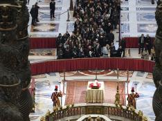 Este lunes se ha abierto la capilla ardiente de Benedicto XVI en la basílica de San Pedro. papa emérito