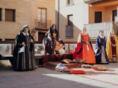 La feria cuenta con una recreación teatral en la que la reina Germana de Foix concede la celebración de la feria al municipio.