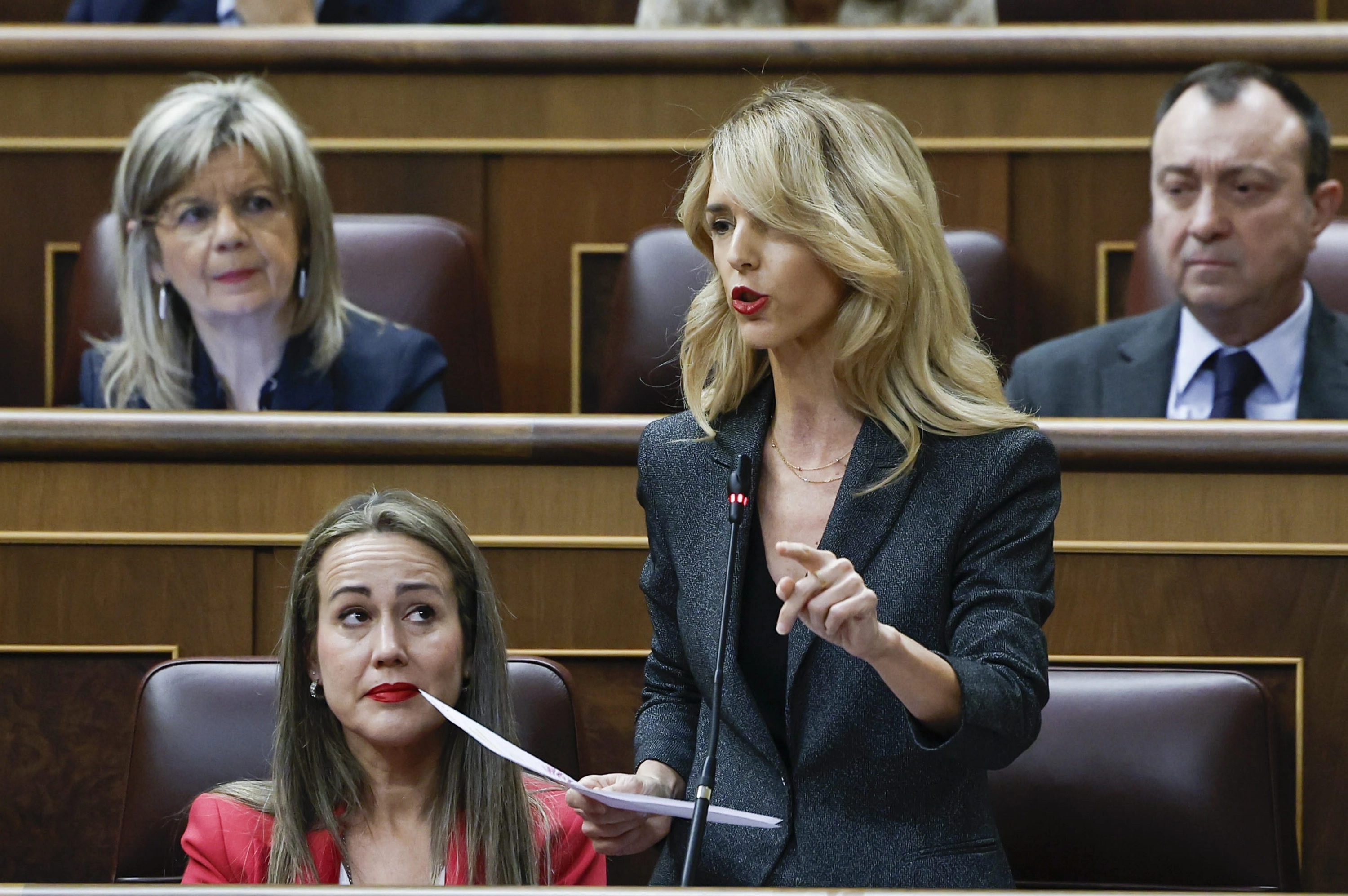 Azcón y Álvarez de Toledo, en la Mesa en Defensa de la Constitución y