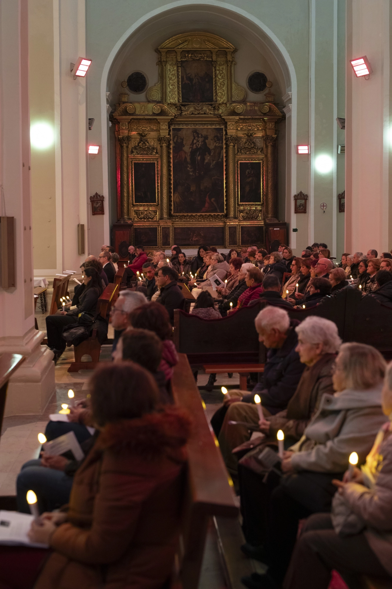 Asistencia Multitudinaria Al Memorial Religioso En La Bas Lica De San Lorenzo